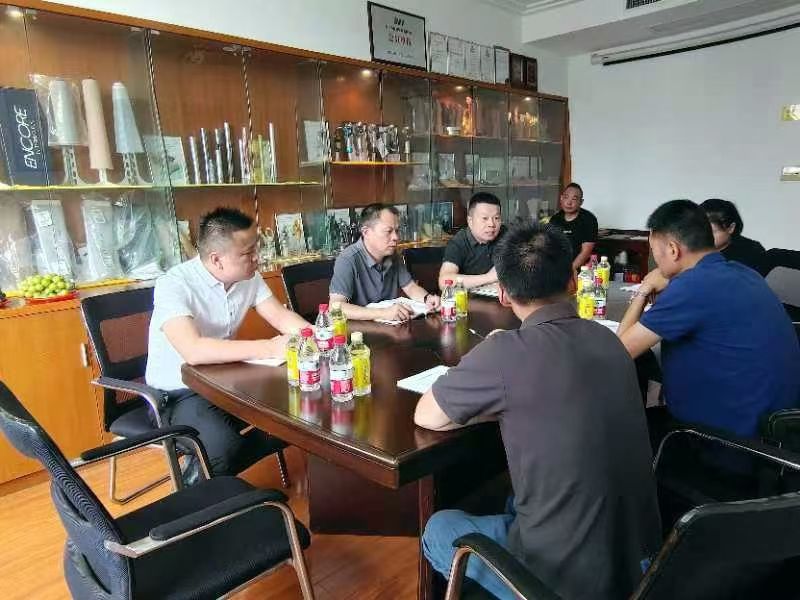 省市社保领导来台州交康假肢矫形器有限公司进行检查工作