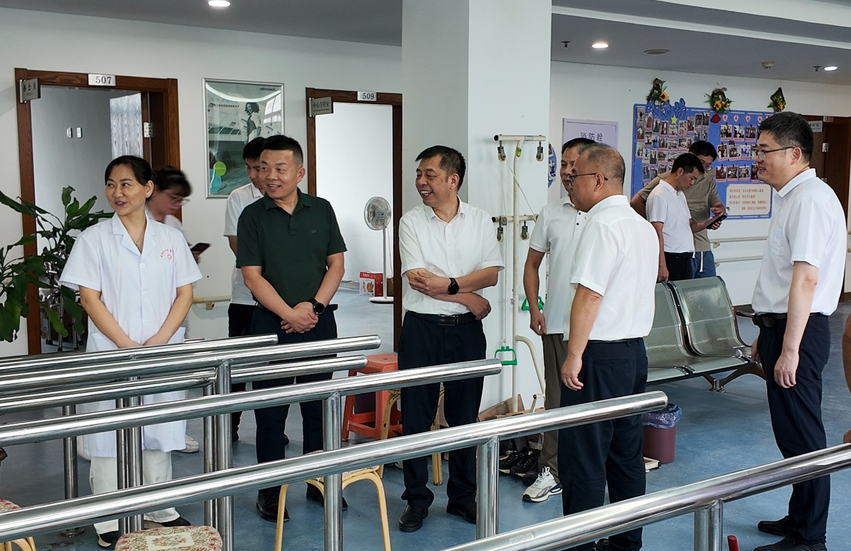 国庆关怀 “不打烊”！台州市委与市残联理事长实地走访台州交康，关注智能假肢适配情况